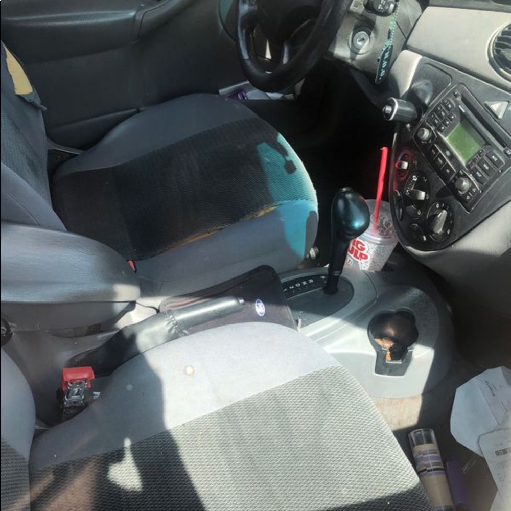 2004 Ford Focus - Picture 4 of 7